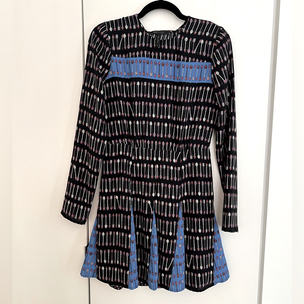 BCBG MAX AZRIA pleated mini dress in pattern size 4, never worn!